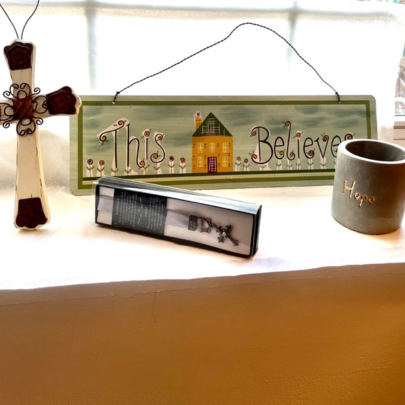 This House Believes Sign Gift Bundle Rustic
Cross Hope Planter & Cross Bookmark - Picture 10 of 14